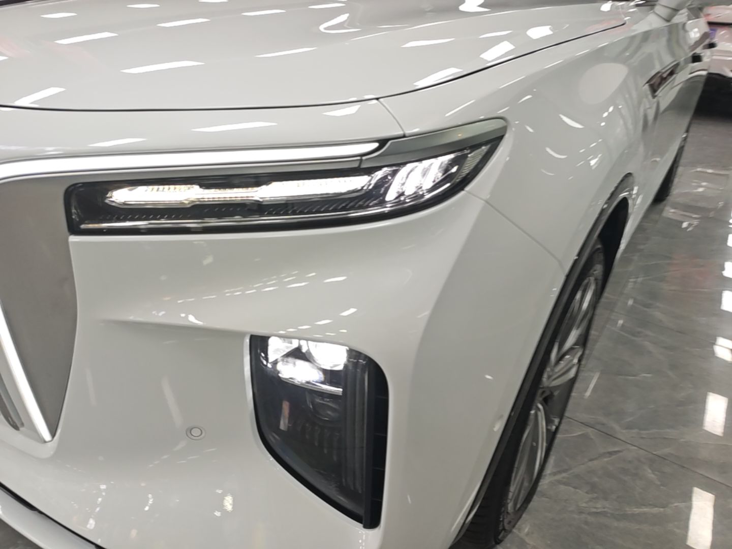 Hongqi E-HS9 2022 690 km Range Flagship Edition Six Seats — снимка 8
