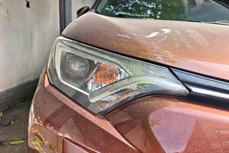 Used Toyota RAV4 2016 2.0L CVT Two-Wheel Drive Fashion Edition China V Standard
