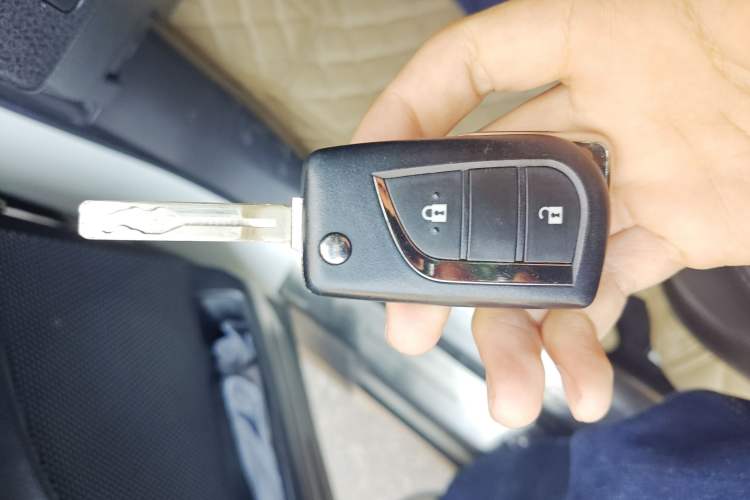 Used Toyota RAV4 2015 2.0L CVT Two-Wheel Drive Fashion Edition
