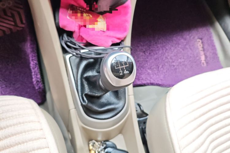 Used Hyundai Verna (older generation) 2014 1.4L Manual Smart GLS Trim Gear Lever