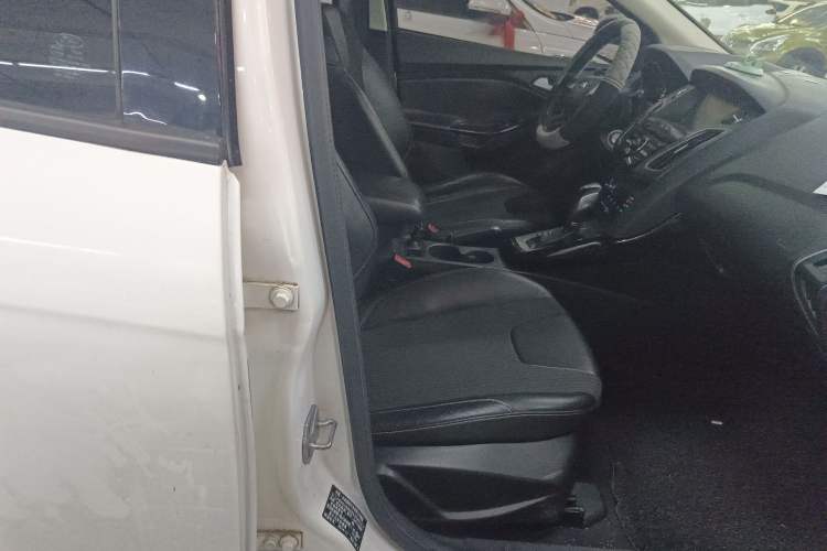 Used Ford Focus 2012 Hatchback 1.6L Automatic Fashion Edition