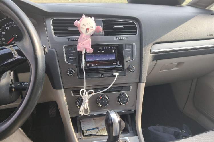 Used Volkswagen Golf 2016 230TSI Automatic Comfort Version Audio And AC Panel