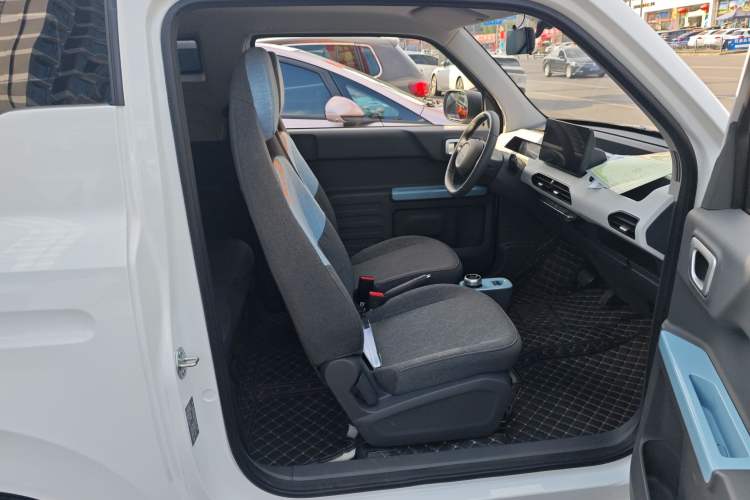 Used Geely Galaxy Panda 2024 Panda Mini 200km Endurance Bear Right Front Seat