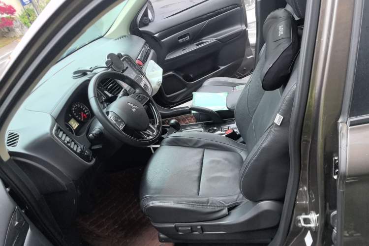 Used Mitsubishi Outlander 2017 2.0L Two-Wheel Drive Glory Edition 5 Seats