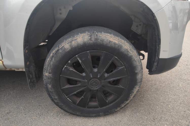 Used CHANGAN KAICHENG Shenqi F30 2016 1.5L Comfort Plus Long Wheelbase DAM15L Right Front Wheel Hub