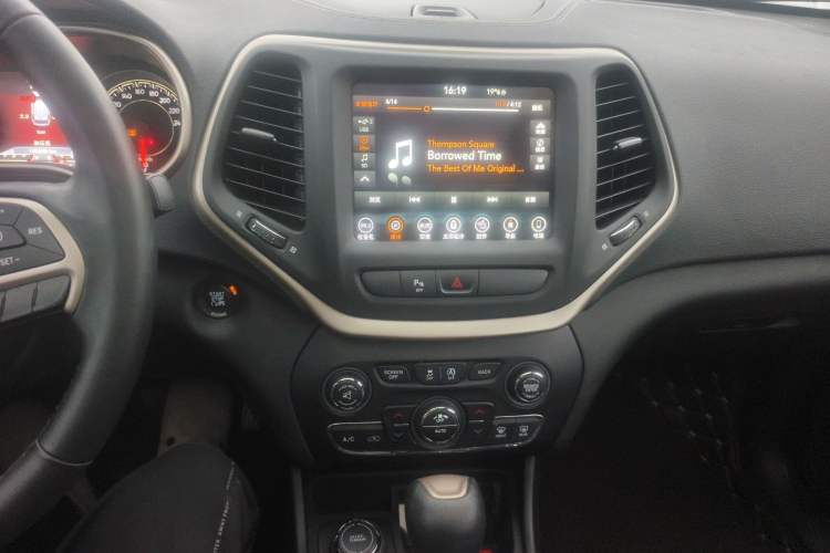 Used Jeep Cherokee 2016 2.4L Professional Smart Version
