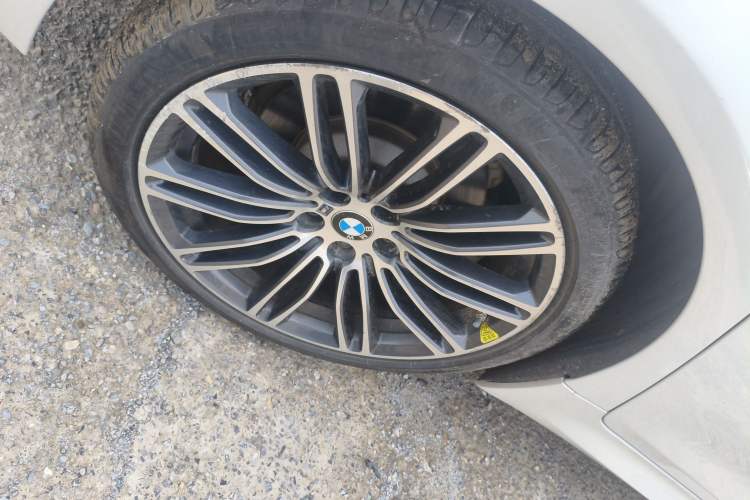 Used BMW 5 Series 2018 530Li Leading Model M Sport Package Right Rear Wheel Hub