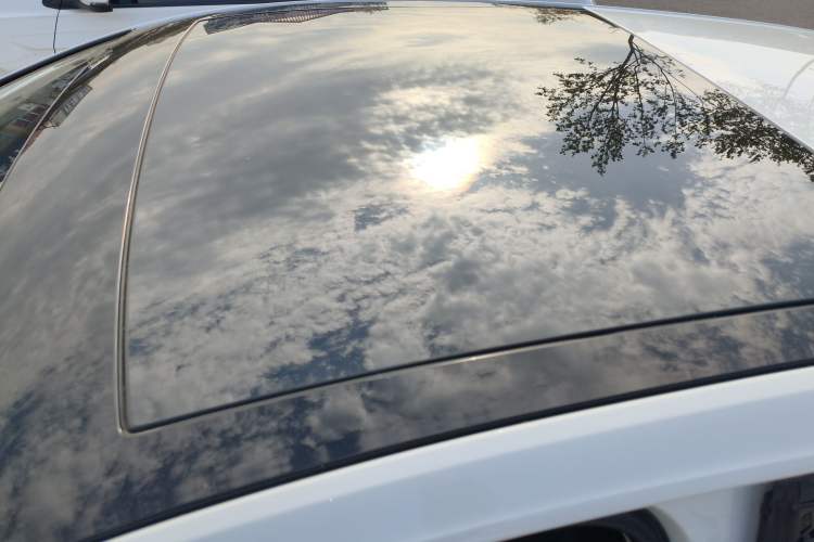 Used Volkswagen Golf 2017 1.6L Automatic Comfort Million-Vehicle Anniversary Edition Roof