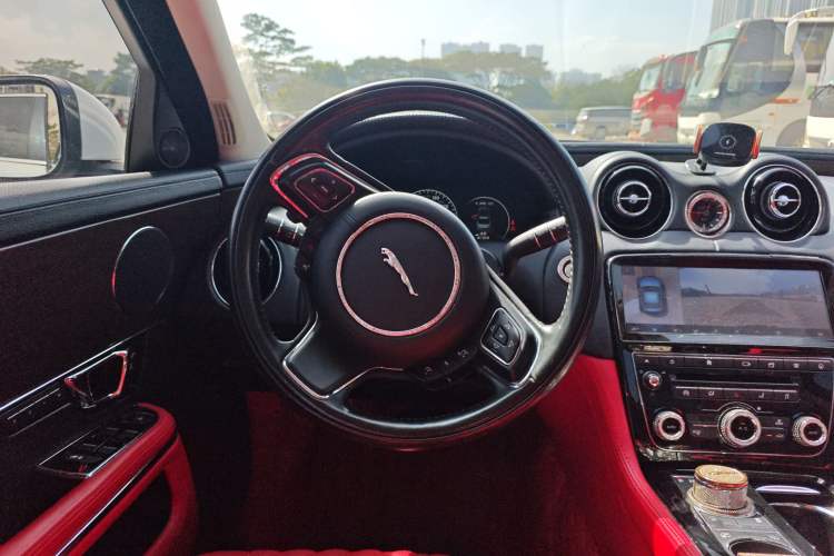 Used Jaguar XJ 2016 XJL 2.0T Two-Wheel-Drive Elegant Business Edition
