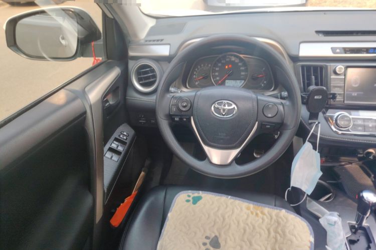 Used Toyota RAV4 2015 2.0L CVT Two-Wheel Drive Fashion Edition