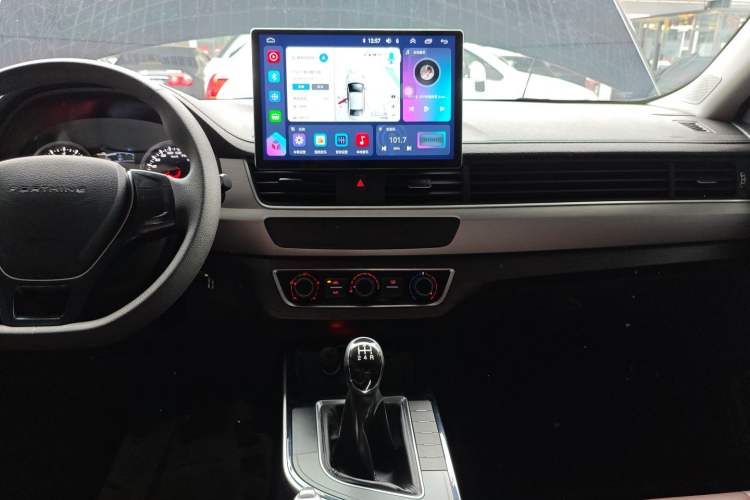 Used FORTHING T5 2024 Grand Edition 1.6L Manual Dream Version 5 Seats
