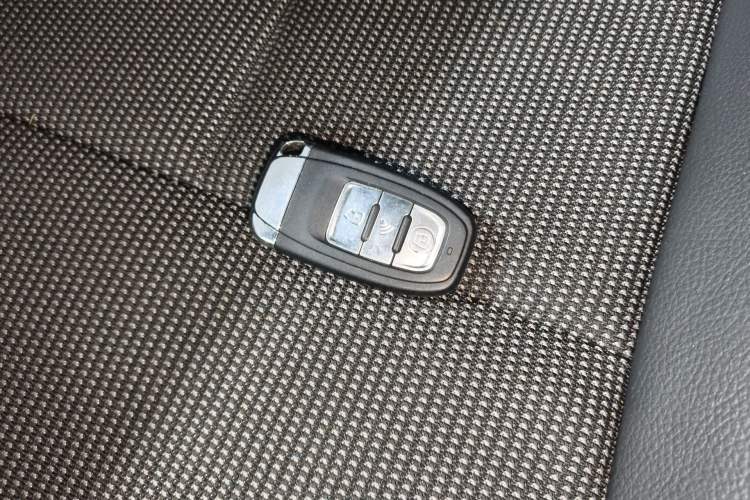 Used Hyundai Veloster 2011 1.6L Automatic Luxury Edition Vehicle Key