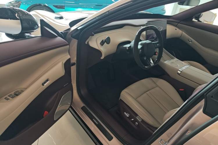 Used Xiaomi Auto YU7 2025 Ultra-Long Range High-Performance All-Wheel-Drive Max Edition
