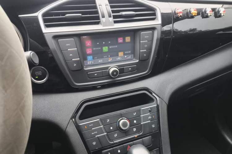 Used MG GS 2015 1.5TGI TST Luxury Edition Audio And AC Panel