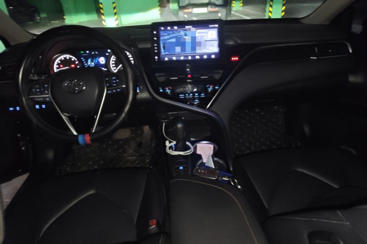 Used Toyota Camry 2023 2.0G Luxury Edition Center Console