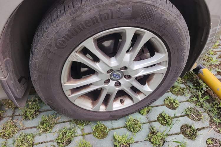 Used Volvo XC60 2016 T5 Smart Upgrade Model Right Front Wheel Hub