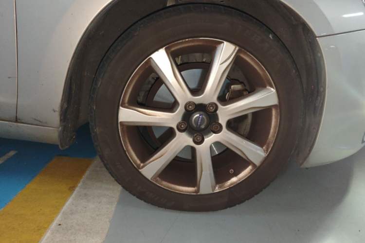 Used Volvo V60 2017 T4 Smart Edition China V Standard Right Front Wheel Hub