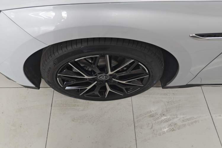 Used BYD Han 2025 DM-i 125KM Elite Model Left Front Wheel Hub
