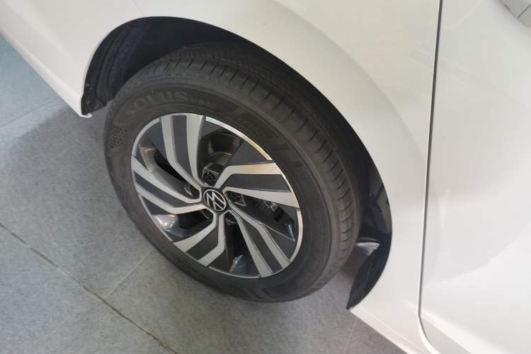 Used Volkswagen Bora 2026 200TSI DSG Yuexing Navigation Edition Right Rear Wheel Hub