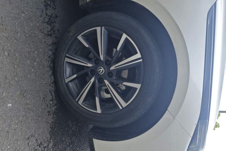 Used CHANGAN Eado 2024 1.5T GDI Automatic Prestige Edition Right Front Wheel Hub