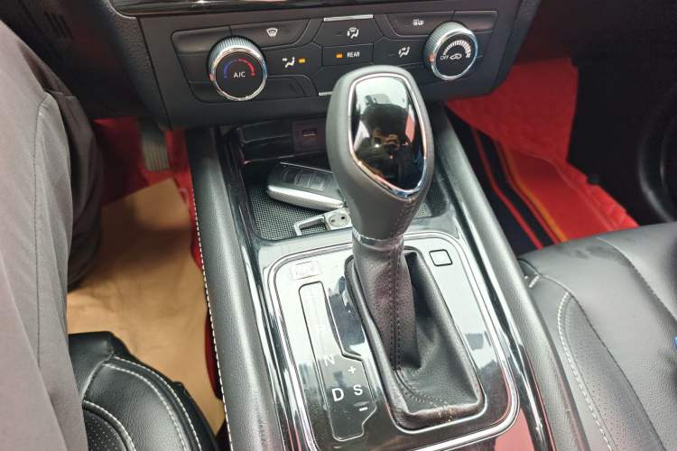 Used Dongfeng Fengon 580 2017 Revised Version 1.5T CVT Luxury Edition Gear Lever