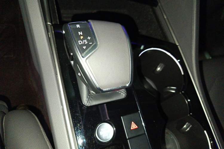 Used Volkswagen Touareg 2019 3.0 TSI RuiFeng Edition China V Standard Gear Lever