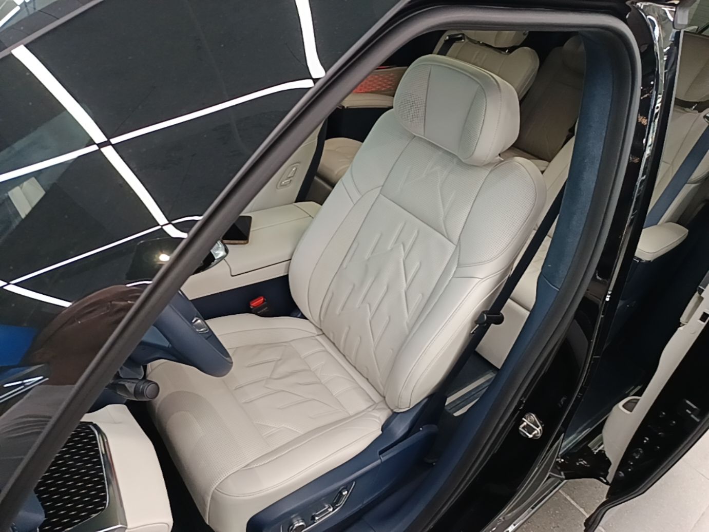 Zeekr 009 2024 7-Seater Walk-Through Version Four-Wheel Drive 108 kWh — снимка 17