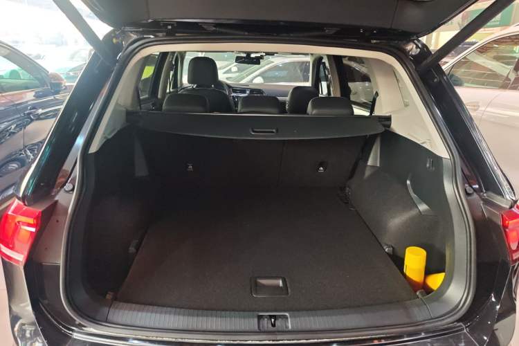 Used Volkswagen Tiguan L 2020 330TSI Automatic Two-Wheel Drive Panoramic Comfort Edition China VI Standard
