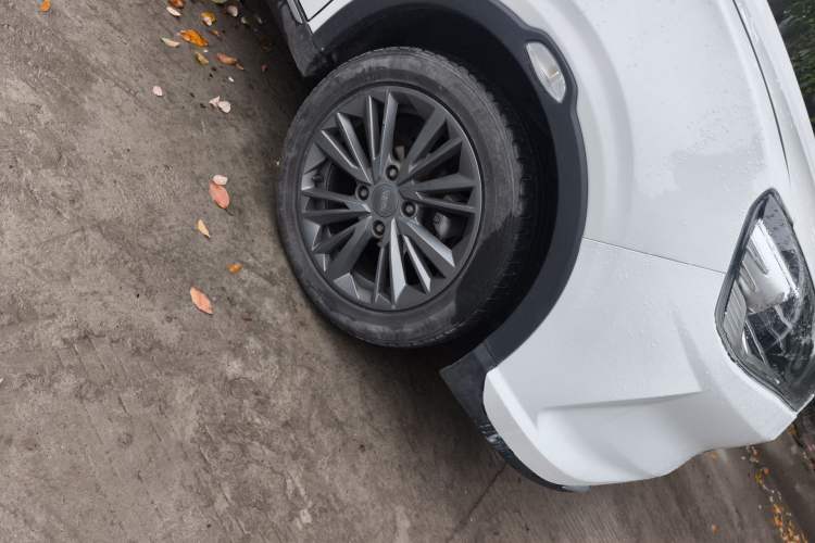 Used NETA V 2022 Pro Long-Range Smart Edition Right Front Wheel Hub