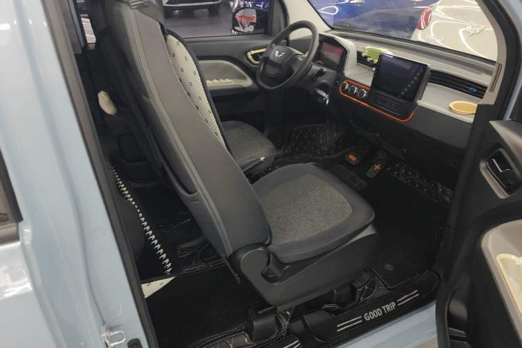 Used Wuling Hongguang MINIEV 2022 Easy Version Lithium Iron Phosphate
