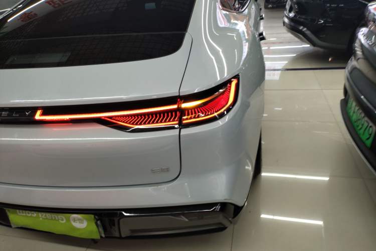 Used Geely Galaxy E8 2025 700 km Long-Range Intelligent Driving Version