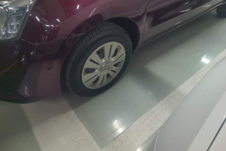 Used Nissan Livina 2015 1.6XE CVT Comfort Edition Left Front Wheel Hub