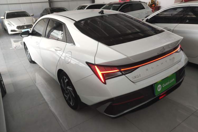 Used Hyundai Elantra 2023 1.5L CVT LUX Prestige Edition
