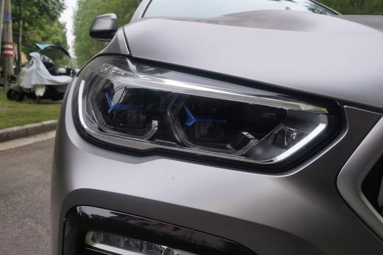 Used BMW X6 2021 Restyled xDrive40i Luxury Version M Sport Package Right Front Headlight