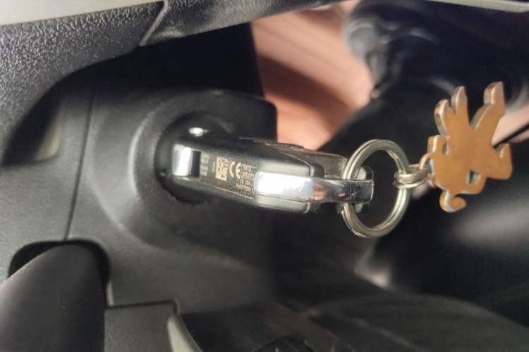 Used Peugeot 301 2014 1.6L Manual Luxury Edition