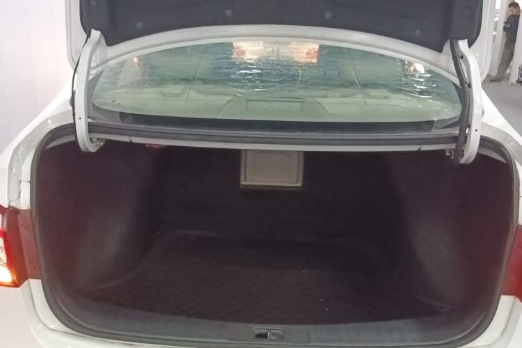 Used Dongfeng Aeolus A60 2016 1.5L Manual Luxury Version Trunk