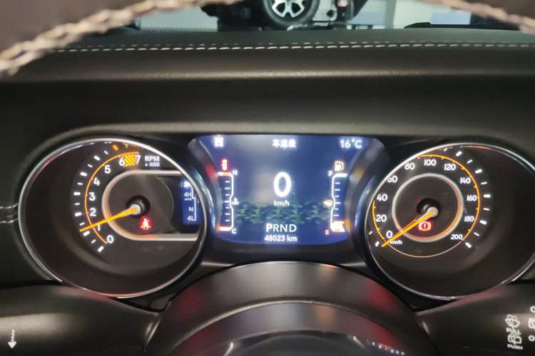 Used Jeep Wrangler 2019 2.0T Sahara Four-Door Version China VI Emission Standard