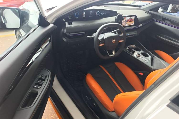 Used CHANGAN UNI-V 2025 1.5T 500Bar Prestige Sporty Version