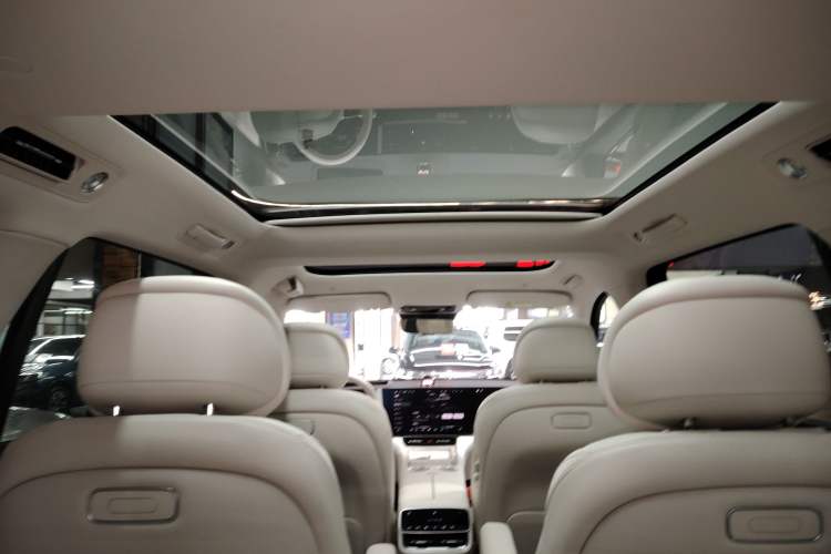 Used Hima AITO M8 2025 Extended-Range Max Version 37 kWh 6-Seater Headliner