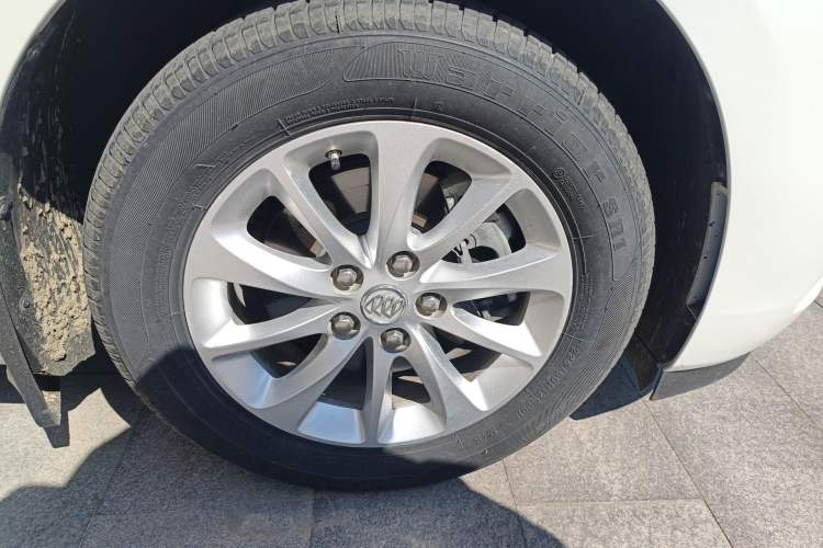 Used Buick GL8 2017 ES 28T Comfort Model China V Standard Right Front Wheel Hub