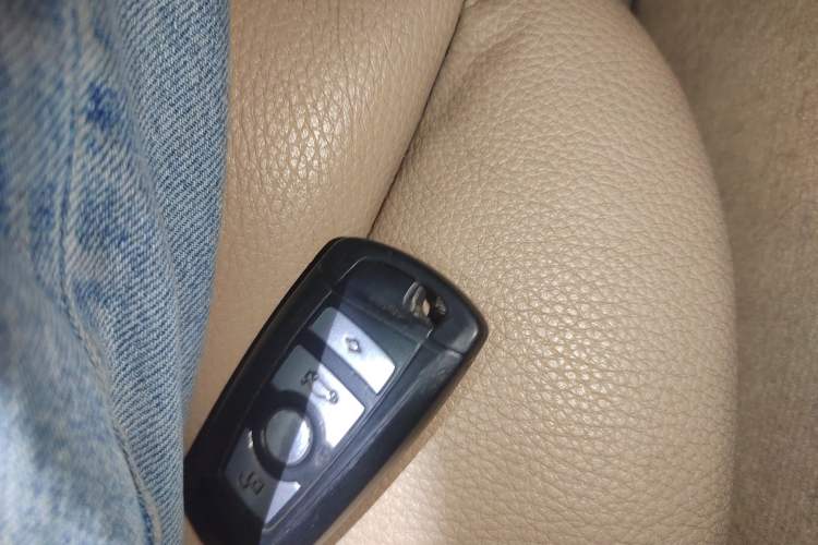 Used BMW 5 Series 2013 530Li Leading Model
