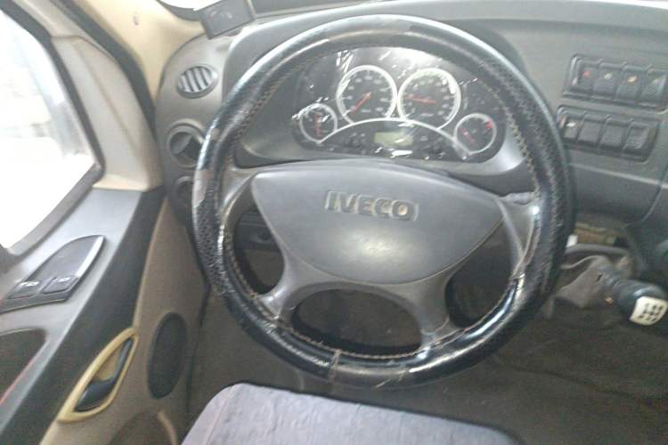 Used Iveco Power Daily 2013 2.5T-A37 Dual-Purpose Low-Roof Van
