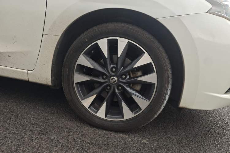 Used Nissan Lannia 2016 1.6L CVT Smart Cool Edition Right Front Wheel Hub