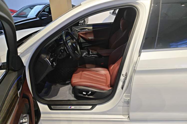 Used BMW 5 Series 2022 Restyled 530Li Leading Edition M Sport Package
