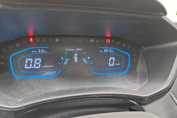 Used CHANGAN OSHAN A800 2017 1.6L Manual Comfort Model Odometer Close Up