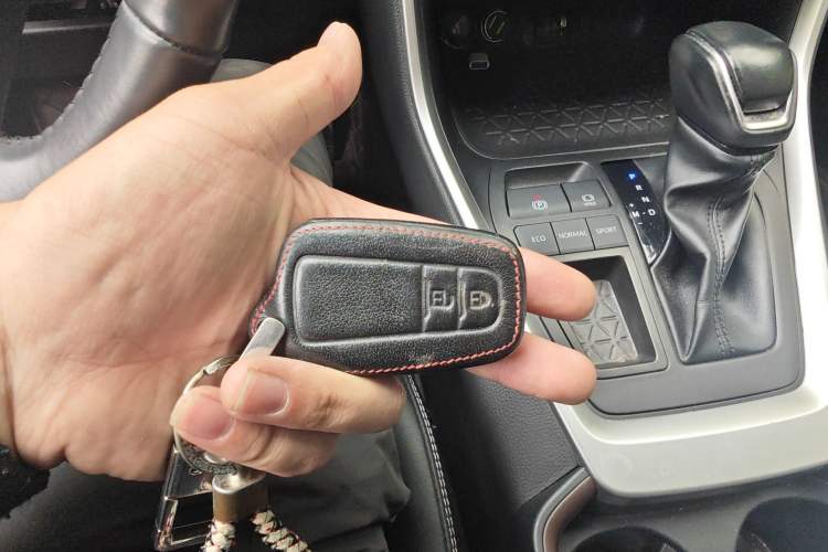 Used Toyota RAV4 2021 2.0L CVT Two-Wheel Drive Fashion PLUS Edition
