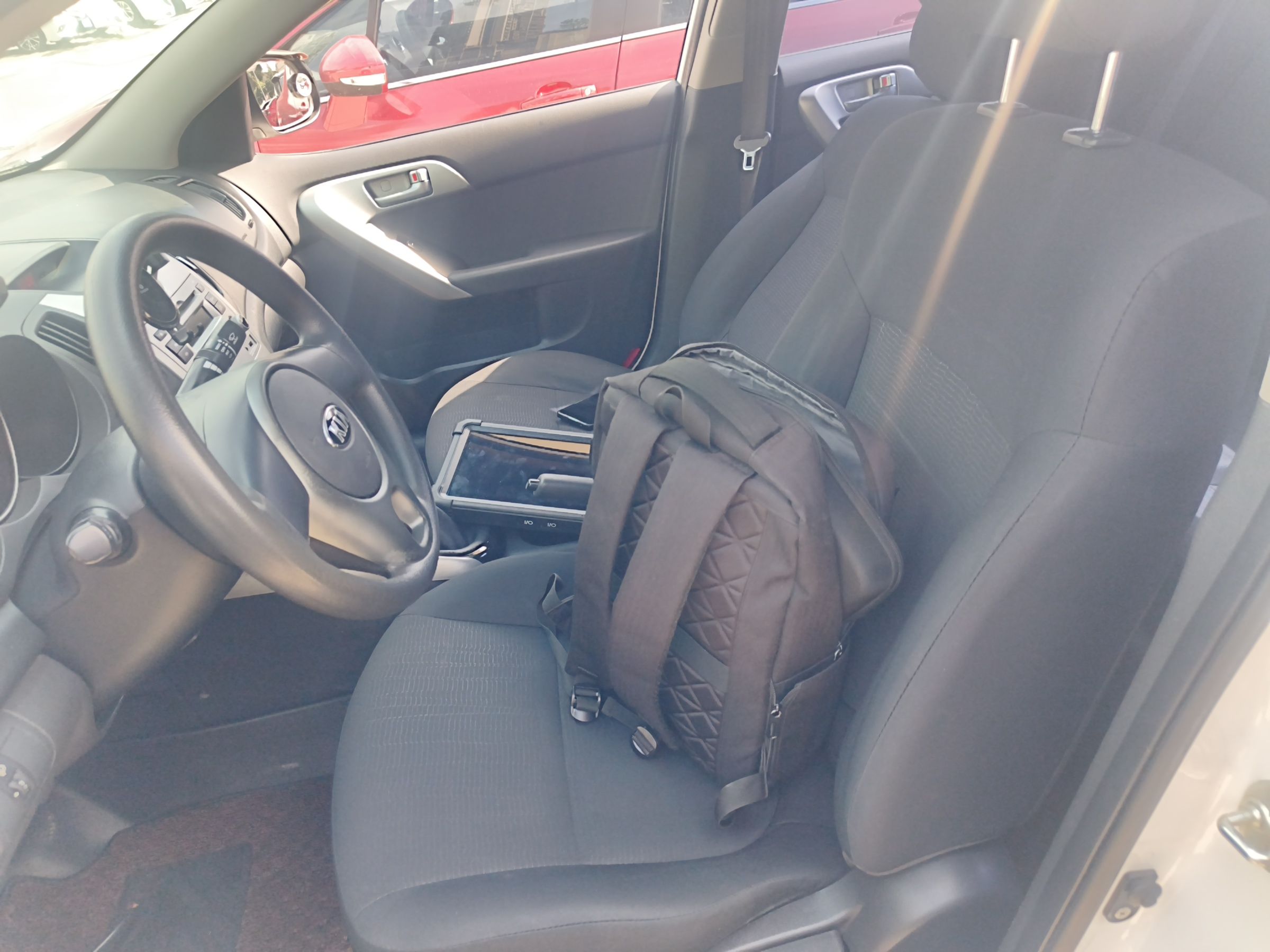 Переднее сиденье в автомобиле