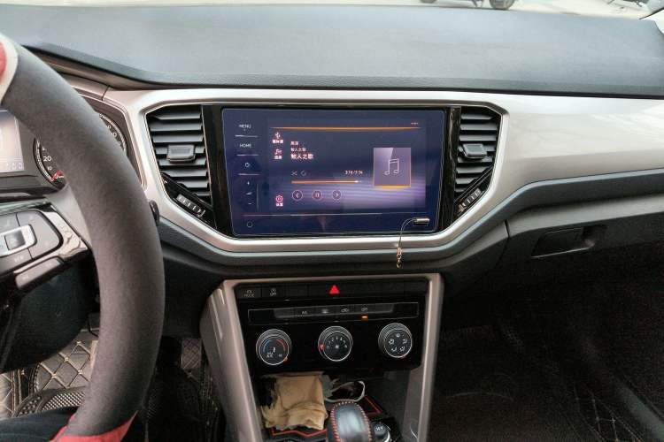 Used Volkswagen T-ROC 2022 280TSI DSG Two-Wheel Drive Elite PLUS Audio And AC Panel