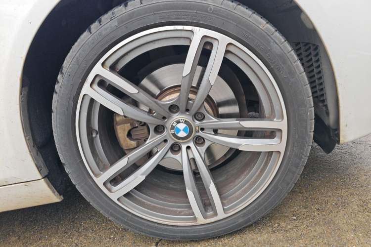 Used BMW 5 Series 2014 528Li Leading Model
