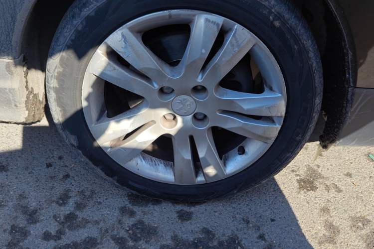 Used Peugeot 3008 2013 1.6THP Automatic Prestige Edition Right Front Wheel Hub